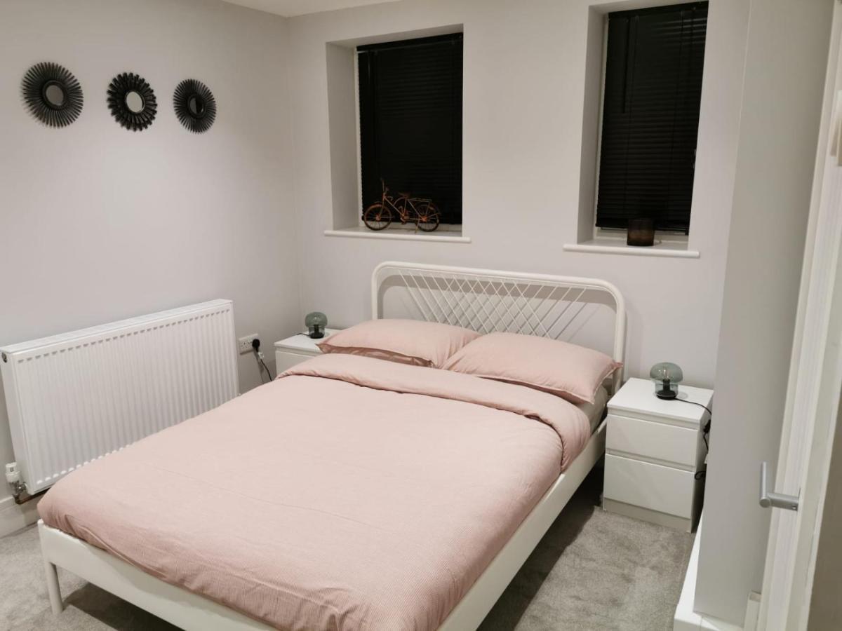 4 Sleeps And Travel Cot- Close To Beach And Restaurants Борнмут Экстерьер фото